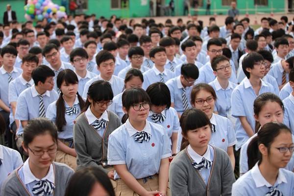 中學生學校校服定做案例
